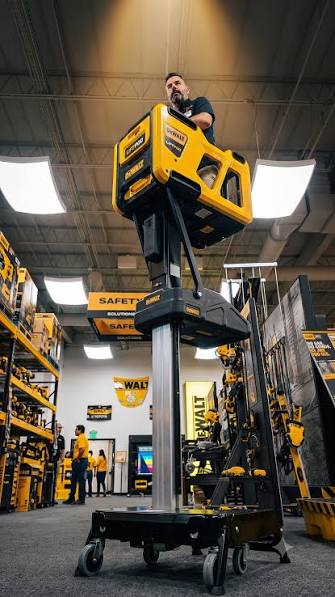 DEWALT Lift Pod — Folding Personal Work Platform